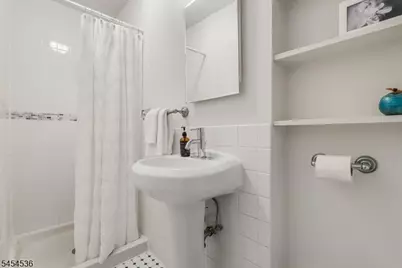 21 Oakview Ave, Maplewood Twp., NJ 07040 - Photo 7