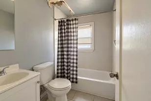 70 Lindsley Ave, Irvington, NJ 07111 - Photo 3