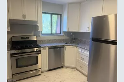 910 N Oaks Blvd, North Brunswick Township, NJ 08902 - Photo 5
