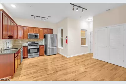267 Martin Luther King Blvd #2, Newark, NJ 07102 - Photo 3