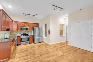 267 Martin Luther King Blvd, Newark, NJ 07102 - Photo 3