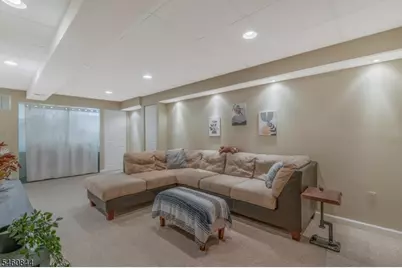416 Willow Ct, Raritan Township, NJ 08822 - Photo 7