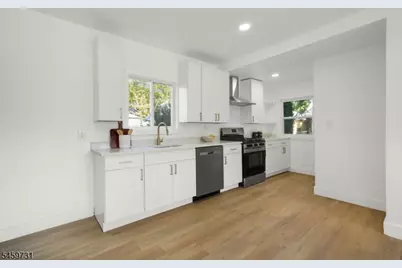857 Livingston Rd, Elizabeth, NJ 07208 - Photo 9