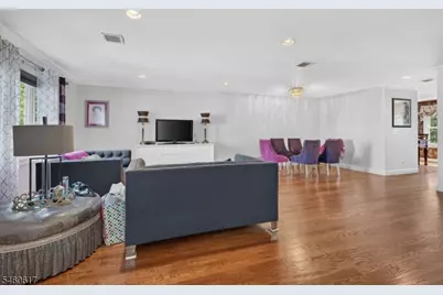 7 Christina Ct, Fairfield, NJ 07004 - Photo 5