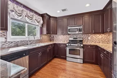 7 Christina Ct, Fairfield, NJ 07004 - Photo 11