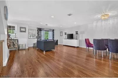 7 Christina Ct, Fairfield, NJ 07004 - Photo 3