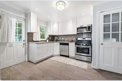 223 Woodlawn Ave, Linden, NJ 07036 - Photo 7