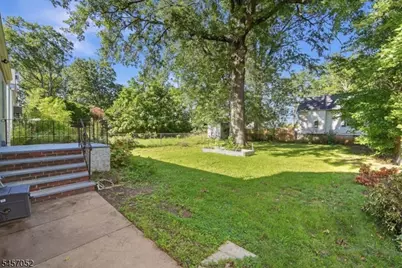 223 Woodlawn Ave, Linden, NJ 07036 - Photo 21