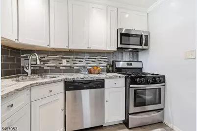 223 Woodlawn Ave, Linden, NJ 07036 - Photo 9