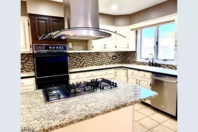 827 Savitt Pl, Union Township, NJ 07083 - Photo 5