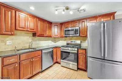 273 Martin Luther King Blvd, Newark, NJ 07102 - Photo 1