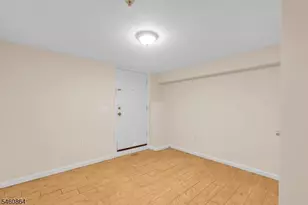 273 Martin Luther King Blvd, Newark, NJ 07102 - Photo 5