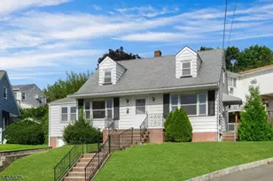 18 Plymouth Ct, Bloomfield, NJ 07003 - Photo 1