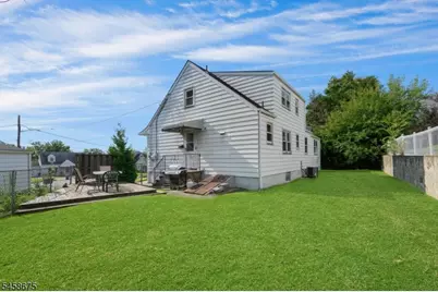 18 Plymouth Ct, Bloomfield, NJ 07003 - Photo 3