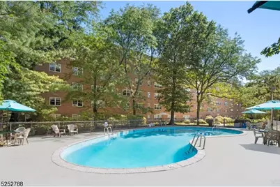 36 Hawthorne Pl #2L, Montclair, NJ 07042 - Photo 15