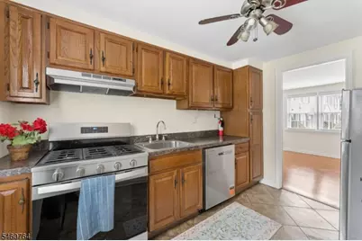 418 Lincoln Park, Cranford Township, NJ 07016 - Photo 5