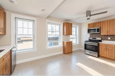 9 Vernon Ave #3, Newark, NJ 07108 - Photo 5