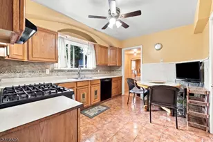 928 Beechwood Ct, Plainfield, NJ 07060 - Photo 11
