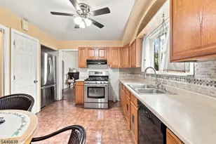 928 Beechwood Ct, Plainfield, NJ 07060 - Photo 9