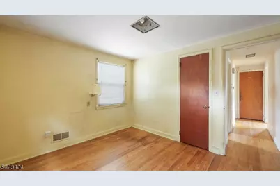 212 Stoughton Ave, Cranford Township, NJ 07016 - Photo 17