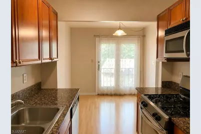 18 Mews Ln, South Orange, NJ 07079 - Photo 5