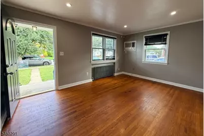 614 Mola Blvd, Elmwood Park, NJ 07407 - Photo 7