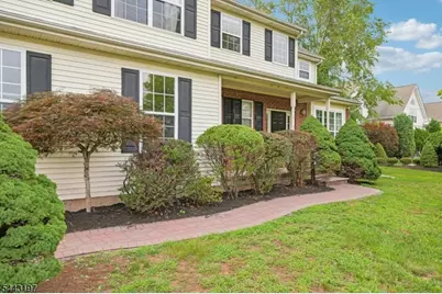 9 Rue Cezanne, Franklin Township, NJ 08873 - Photo 3