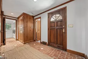 1 Seneca Pl, Montclair, NJ 07043 - Photo 5