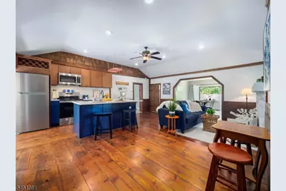 32 Laurel Dr, Jefferson Township, NJ 07438 - Photo 9