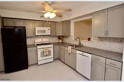 32 Rhea Run, Hampton Township, NJ 07860 - Photo 3