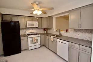 32 Rhea Run, Hampton Township, NJ 07860 - Photo 3