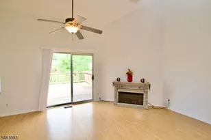32 Rhea Run, Hampton Township, NJ 07860 - Photo 5