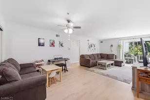 41 Crestview Ln, Mount Arlington, NJ 07856 - Photo 3