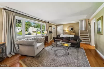 10 Hampton Ter, Livingston, NJ 07039 - Photo 7