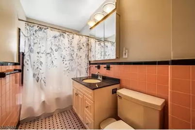 10 Hampton Ter, Livingston, NJ 07039 - Photo 17