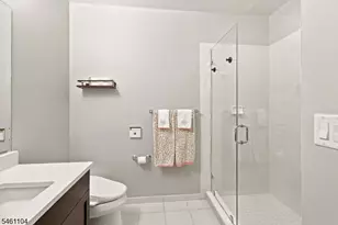 250 Henley Pl, Weehawken Twp., NJ 07086 - Photo 21