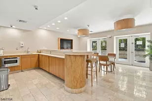 250 Henley Pl, Weehawken Twp., NJ 07086 - Photo 37