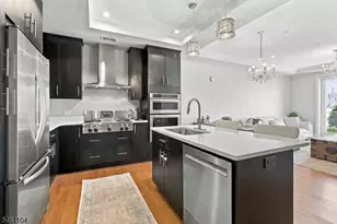 250 Henley Pl, Weehawken Twp., NJ 07086 - Photo 5