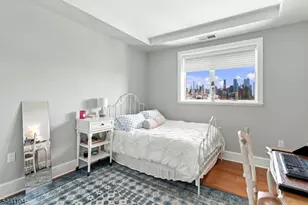 250 Henley Pl, Weehawken Twp., NJ 07086 - Photo 23