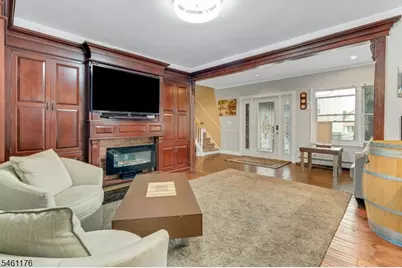 444 Riverside Ave, Lyndhurst Township, NJ 07071 - Photo 5