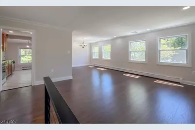 8 Woodland Dr, Washington Township, NJ 07853 - Photo 5