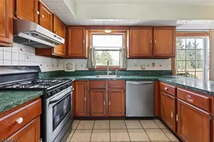 22 Ditmars Cir, Hillsborough Township, NJ 08844 - Photo 21