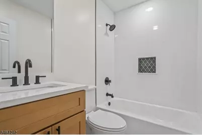 102 Kingsberry Dr, Franklin Township, NJ 08873 - Photo 19