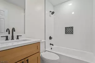 102 Kingsberry Dr, Franklin Township, NJ 08873 - Photo 19