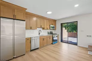 102 Kingsberry Dr, Franklin Township, NJ 08873 - Photo 9
