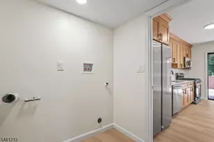 102 Kingsberry Dr, Franklin Township, NJ 08873 - Photo 13