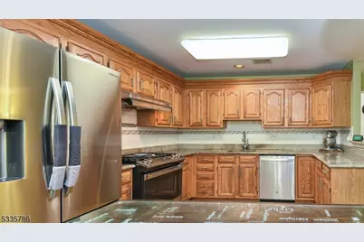 219 Warbler Dr, Wayne, NJ 07470 - Photo 5