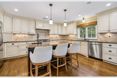 22 Midvale Dr, New Providence, NJ 07974 - Photo 3