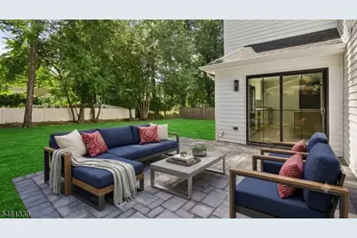 14 Maplewood Dr, Livingston, NJ 07039 - Photo 25