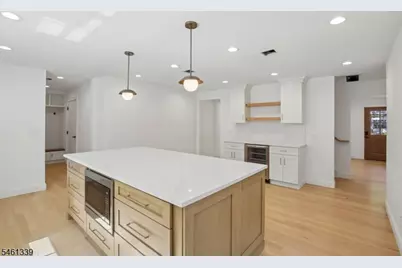 14 Maplewood Dr, Livingston, NJ 07039 - Photo 5